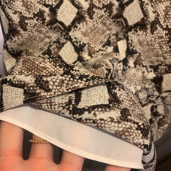 3/25🌻NWT NORDSTROM BRAND SNAKESKIN PRINT TANK TOP - Picture 5 of 7